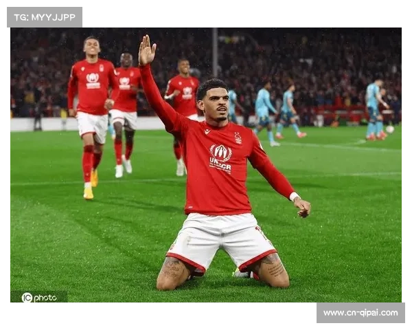 萨沃纳、吉布斯-怀特建功，森林客场三球羞辱红军